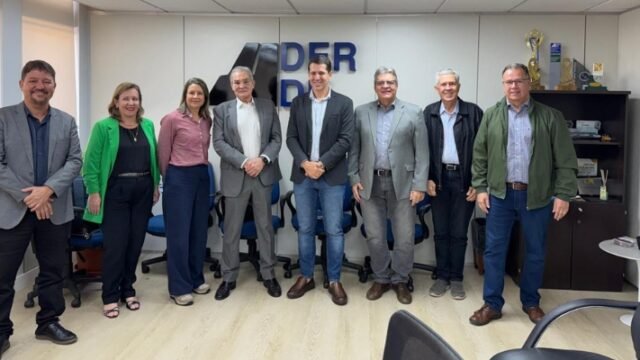 Prefeito de Jequié visita obras de pavimento de concreto em Brasília